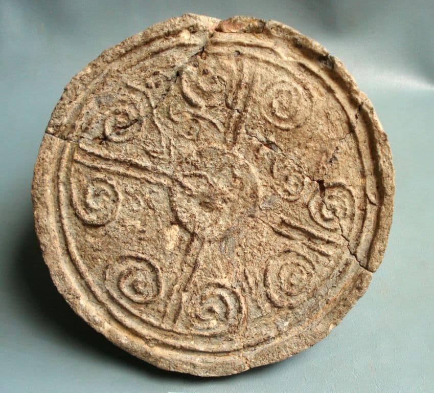 Mảnh gốm in hoa văn nổi